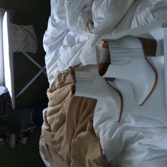 Boots 👢 - Picture 2 of 3